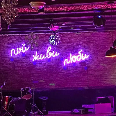 kupować Sklepy Niestandardowy LED Neon Sign Unikalne Dekoracje Akrylowe Neon Signy produkcja online